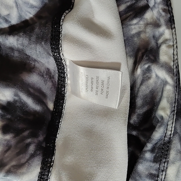 Madden NYC - women's leggings gym attire - Size: L - black/ grey/white - Picture 6 of 7